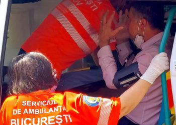 Marius Vecerdea în ambulanța, dup atacul mafiot